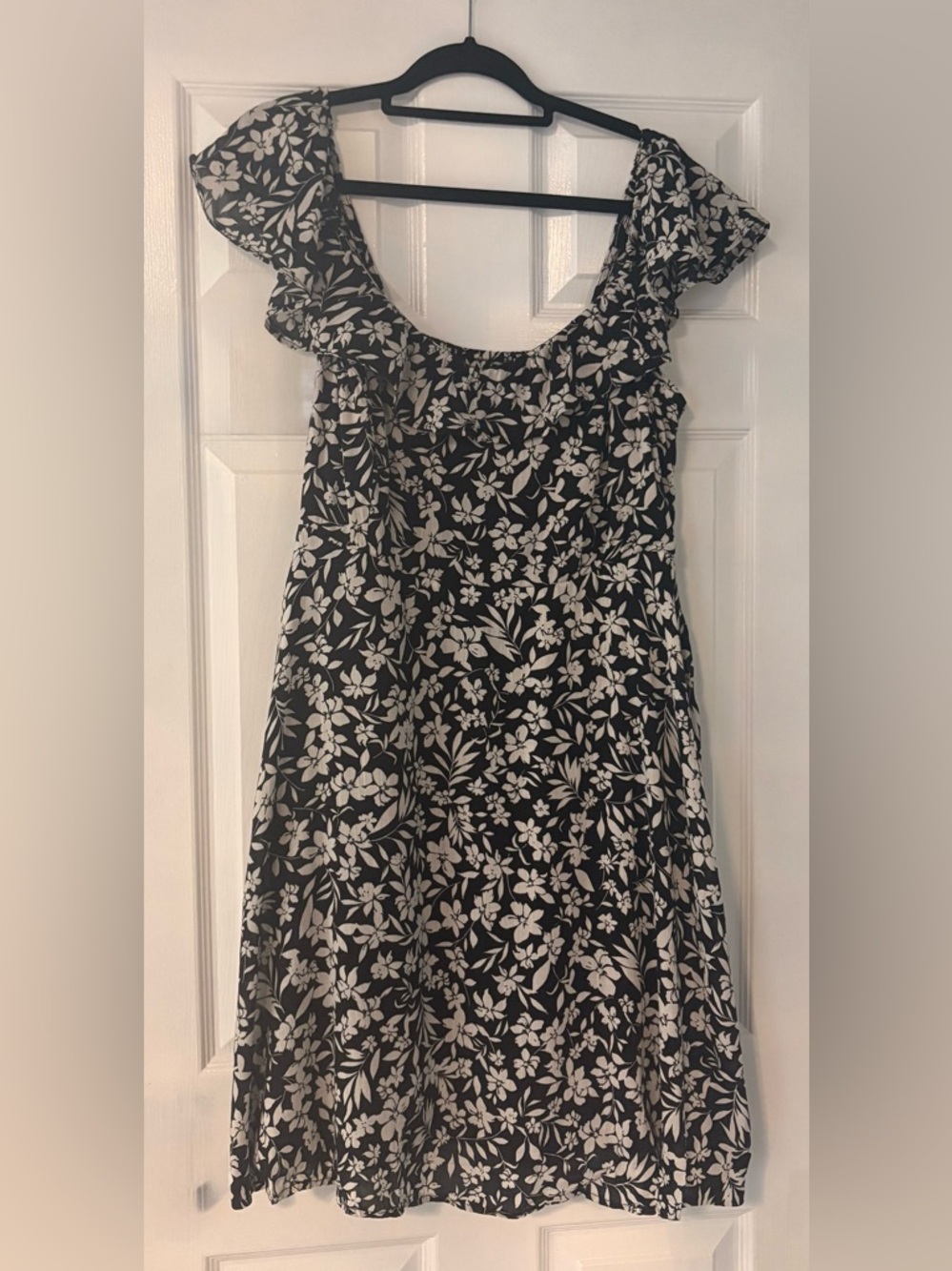 Old Navy Black & White Floral Dress – Size Large – Flowy Summer Dress